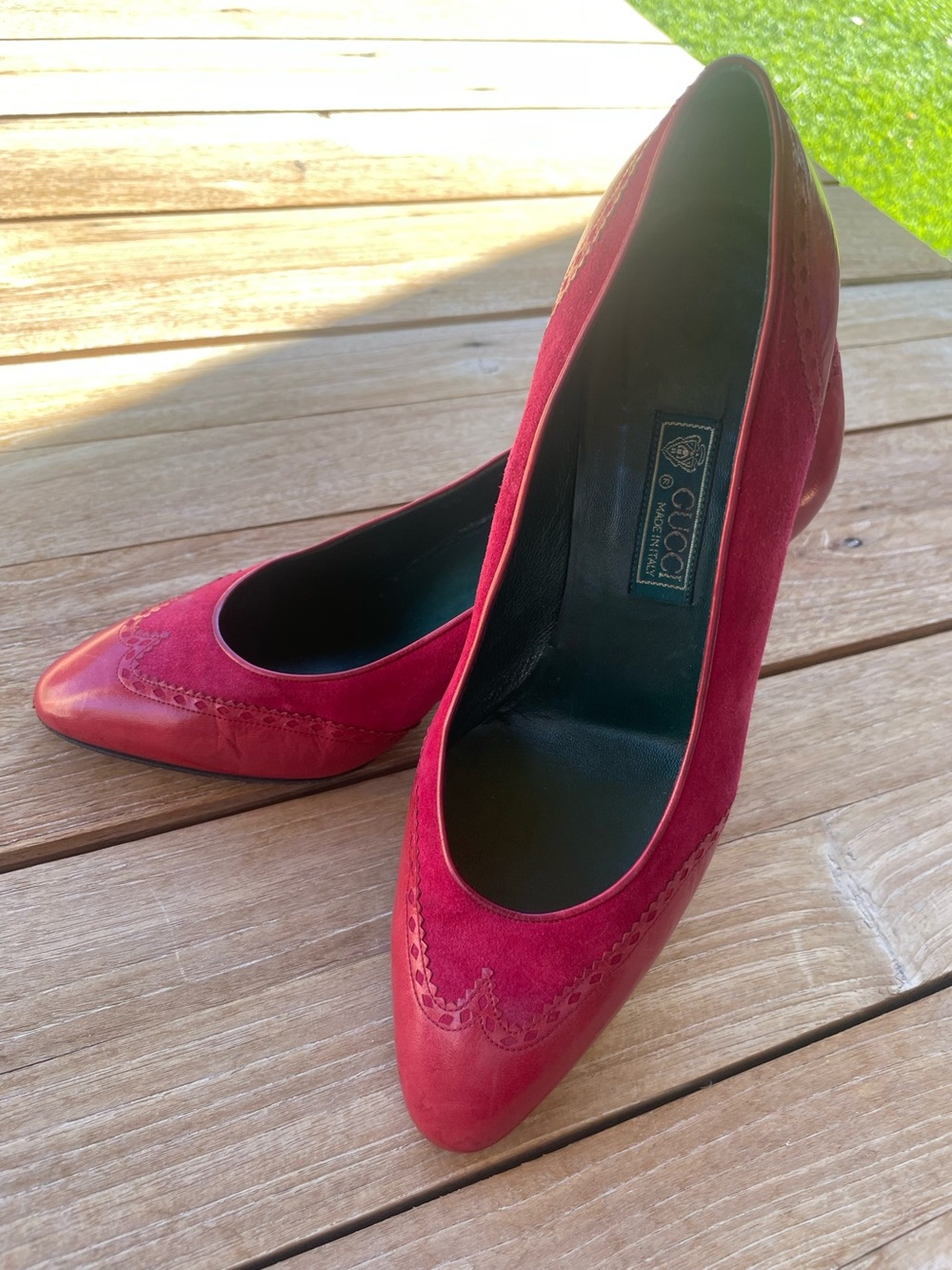 Gucci Suede and Leather Pointed Toe Brogue Detail Vintage Pumps Red Size 36 B